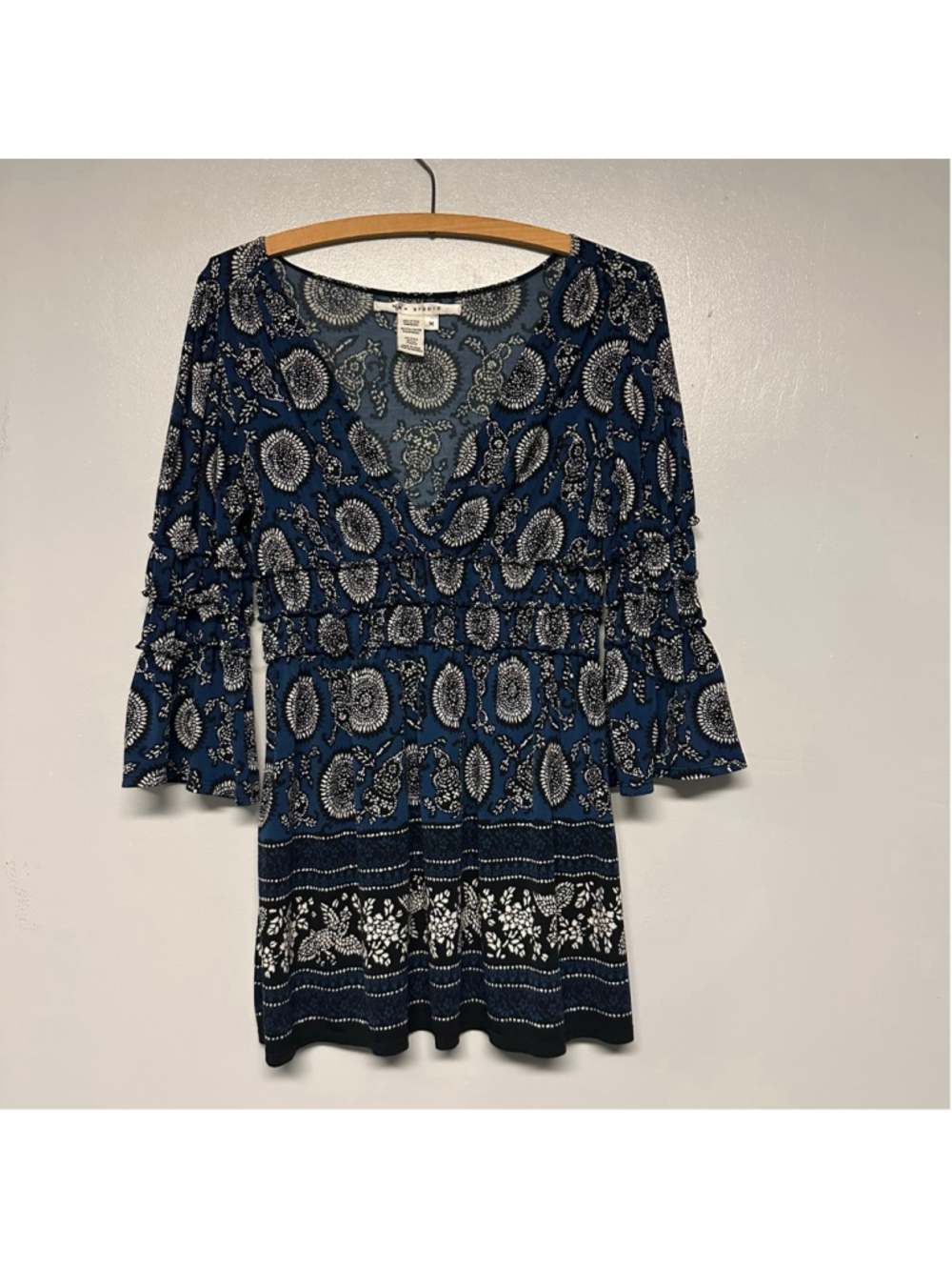 Max Studio Blue White Floral Tunic Top Size Medium cinched waist Bell sleeve - Picture 7 of 10
